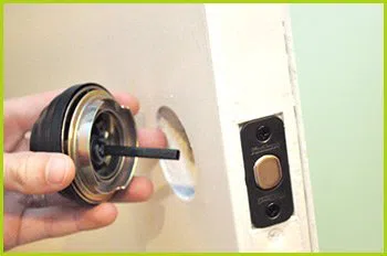 Expert Locksmith Services Bradenton, FL 941-564-3364 - 12-changing-locks